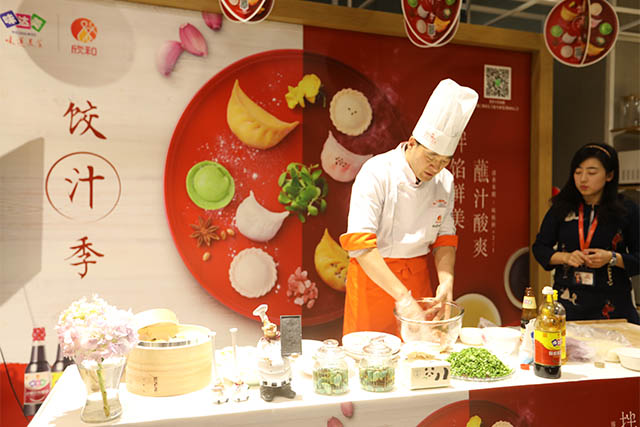 大廚現場(chǎng)教授調餡