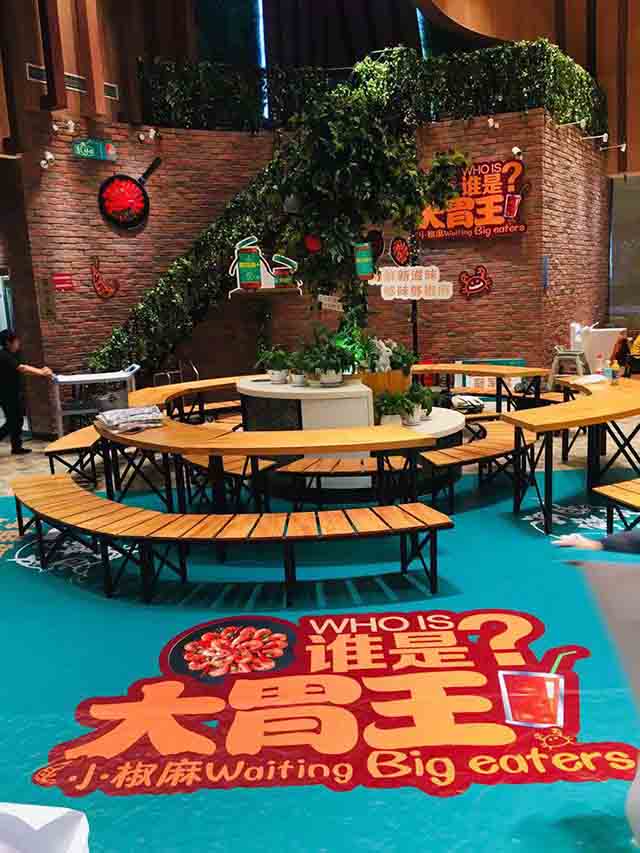 (“誰(shuí)是大胃王”比賽現場(chǎng))
